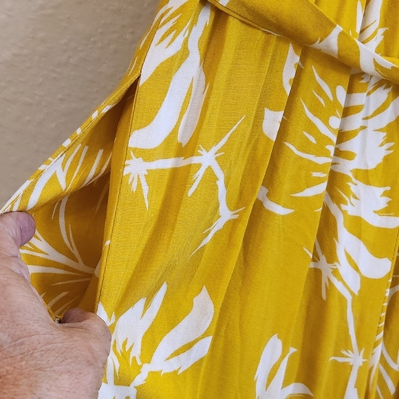 MSK Yellow Sleveless Floral Dressy Romper Size Small. Pants. - Picture 11 of 12